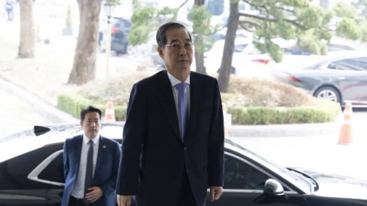 South Korea's Constitutional Court dismisses impeachment of prime minister Han Duck-soo South Korea's Constitutional Court dismisses impeachment of prime minister Han Duck-soo
