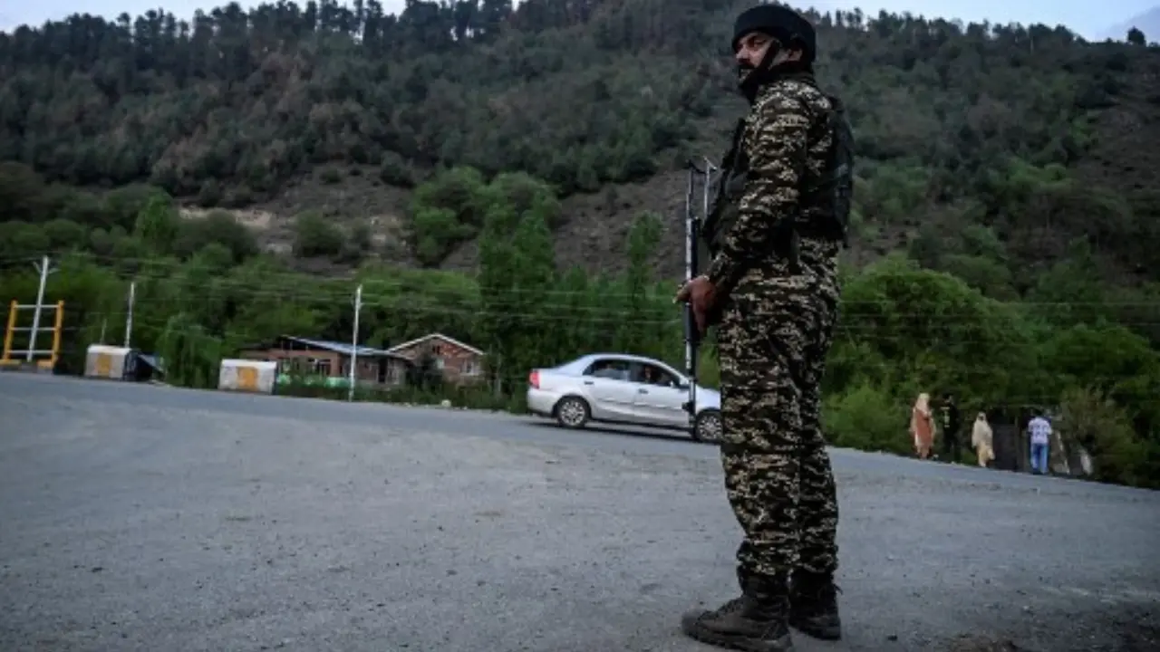 India responds after Pakistan Army initiates firing at some places on LoC, ceasefire violations reported in Kupwara district India responds after Pakistan Army initiates firing at some places on LoC, ceasefire violations reported in Kupwara district