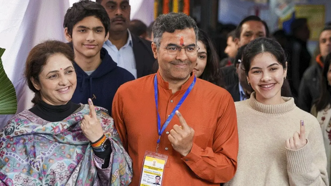 Delhi Election 2025: Middle-class voters help BJP gain lead against AAP in early trends Delhi Election 2025: Middle-class voters help BJP gain lead against AAP in early trends