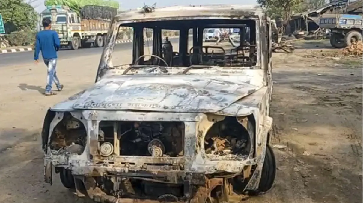 3 killed in West Bengal as protests against Waqf law turn violent; Calcutta HC orders deployment of central forces 3 killed in West Bengal as protests against Waqf law turn violent; Calcutta HC orders deployment of central forces