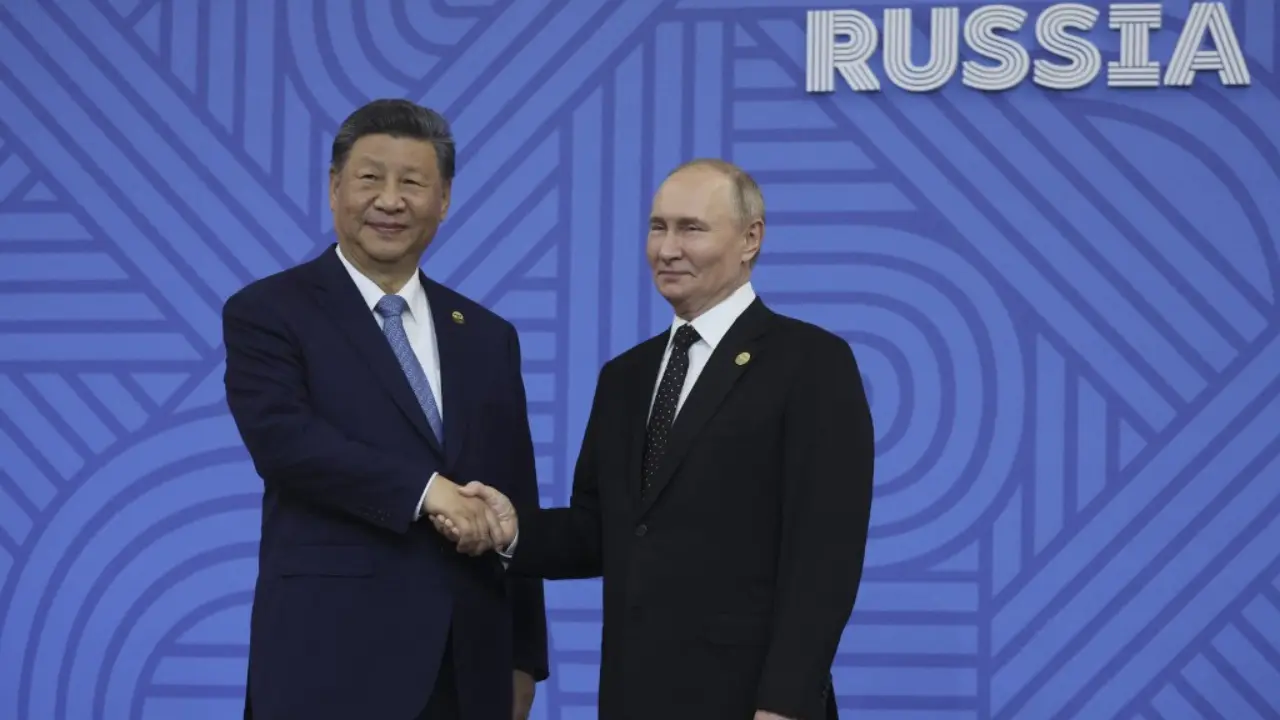 Chinese President Xi Jinping arrives in Moscow as Putin's 'guest of honour' for Victory Day parade Chinese President Xi Jinping arrives in Moscow as Putin's 'guest of honour' for Victory Day parade