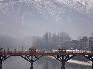 Kashmir tourism hits new peak, tourist arrivals break all previous records