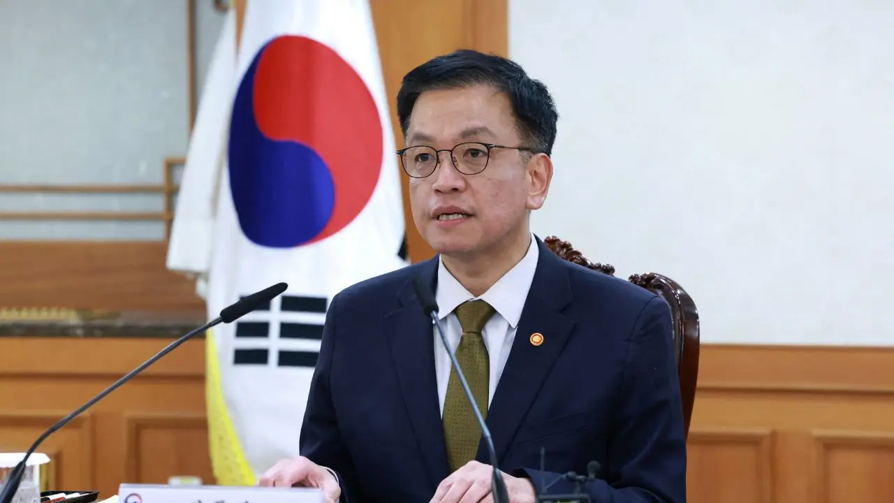 S Korea acting President Choi approves appointment of two constitutional justices amid political unrest S Korea acting President Choi approves appointment of two constitutional justices amid political unrest