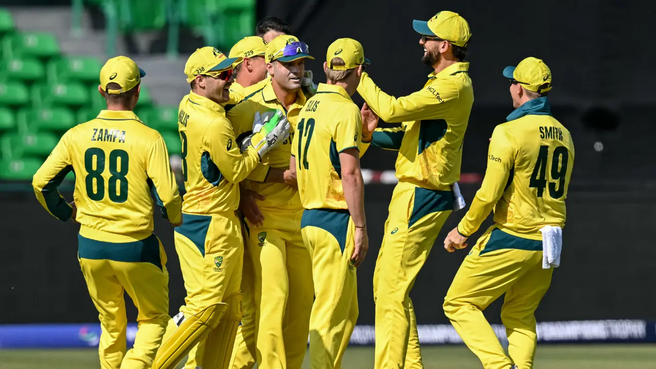 Champions Trophy 2025: Alex Carey takes one-handed STUNNER to dismiss Phil Salt - WATCH Champions Trophy 2025: Alex Carey takes one-handed STUNNER to dismiss Phil Salt - WATCH