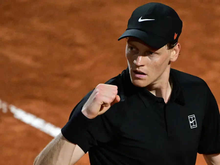 Italian Open: Jannik Sinner moves through gears to reach quarters
