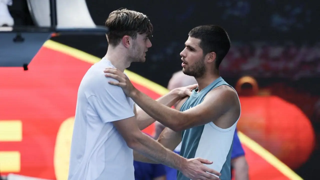 Carlos Alcaraz advances into Australian Open quarters after Draper retires Carlos Alcaraz advances into Australian Open quarters after Draper retires