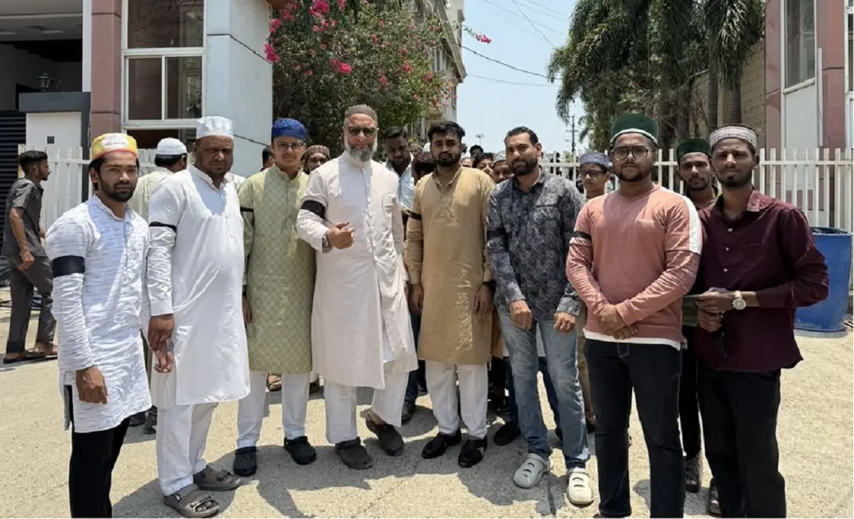 Muslims wear black armbands to Friday prayers, condemn Pahalgam attack; Owaisi blasts terrorists, Pakistan Muslims wear black armbands to Friday prayers, condemn Pahalgam attack; Owaisi blasts terrorists, Pakistan