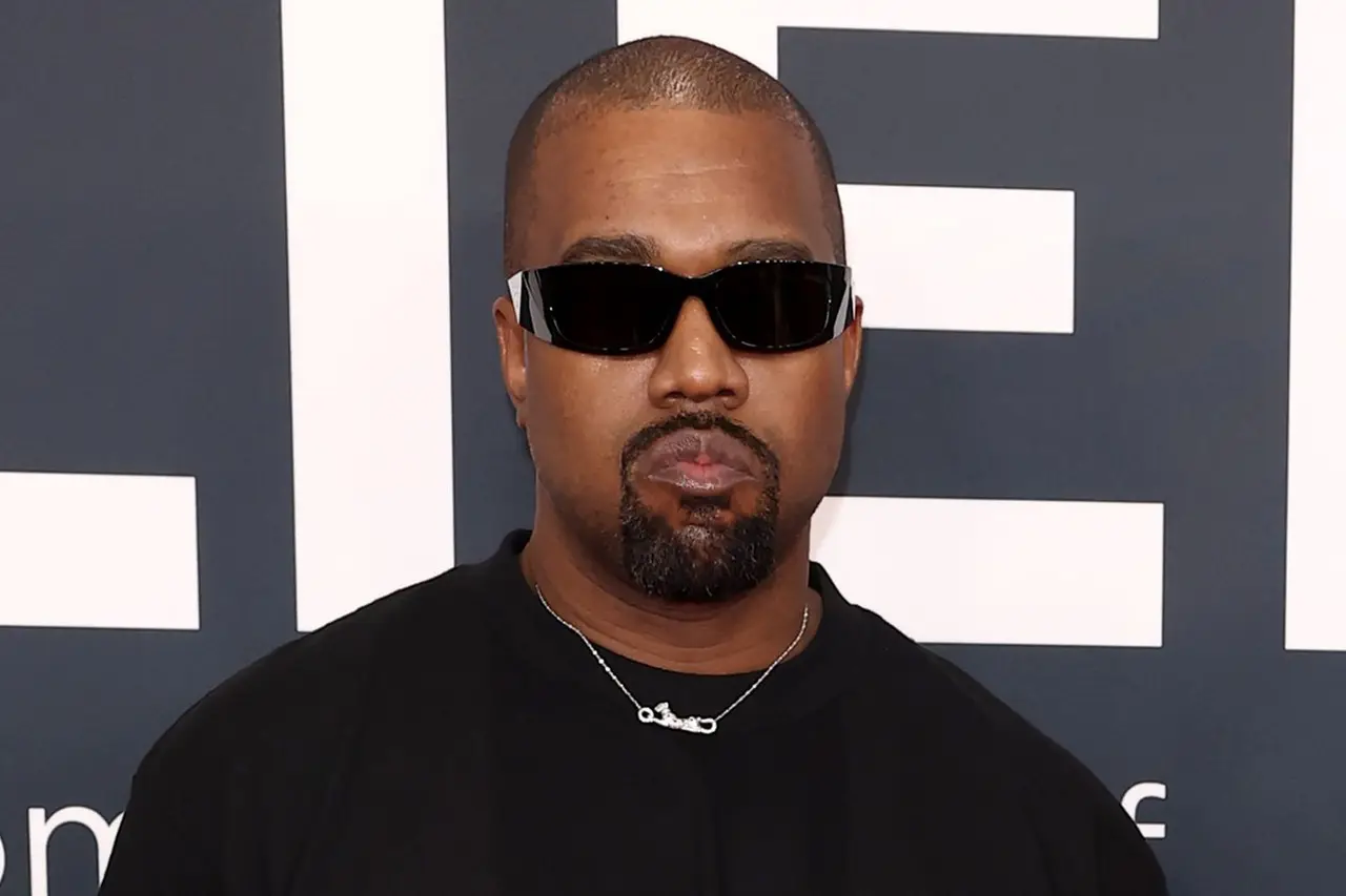 Kanye West issues apology for controversial Kamala Harris post Kanye West issues apology for controversial Kamala Harris post