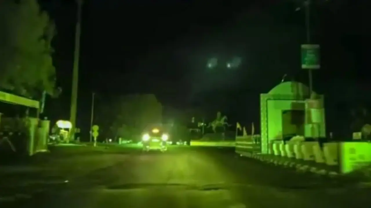 India-Pakistan war: Complete blackout enforced in border districts of Kutch and Banaskantha in Gujarat India-Pakistan war: Complete blackout enforced in border districts of Kutch and Banaskantha in Gujarat