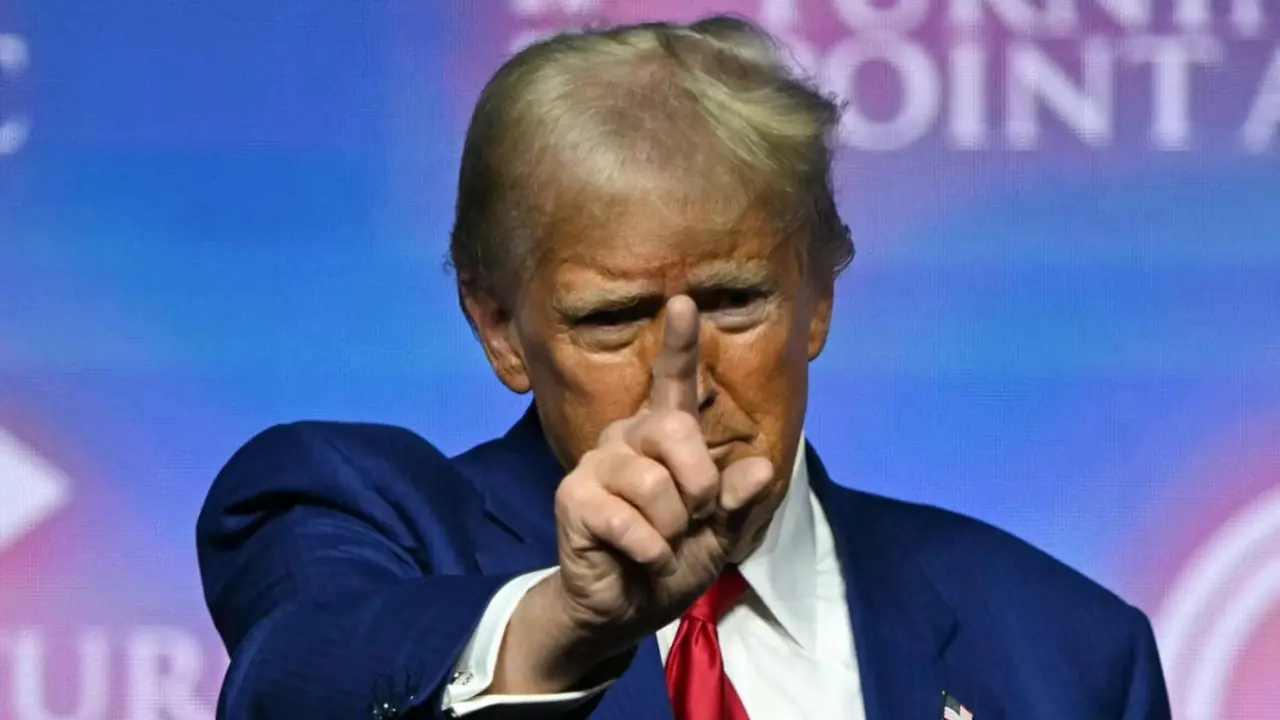 Trump freezes US-funded media outlets Trump freezes US-funded media outlets