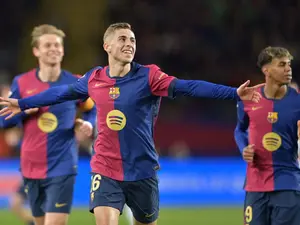 Barcelona hit seven past miserable Valencia to find La Liga form