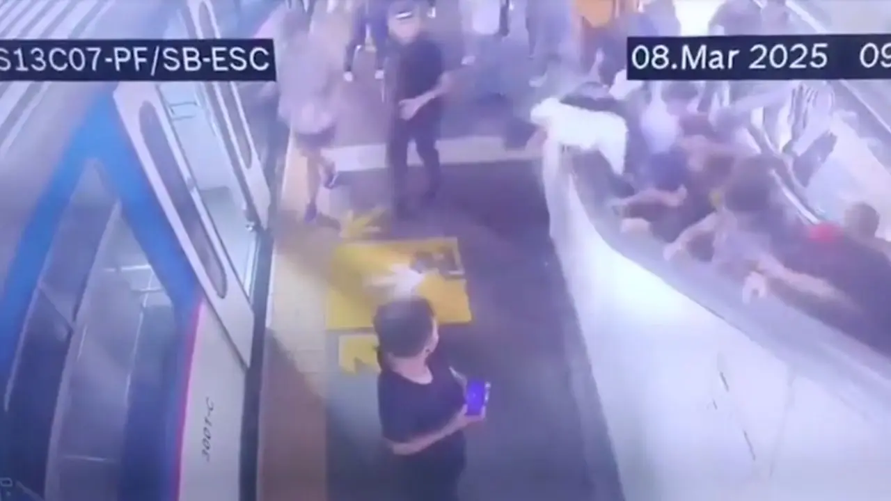WATCH | 10 people injured as escalator glitch throws them off in Philippines WATCH | 10 people injured as escalator glitch throws them off in Philippines