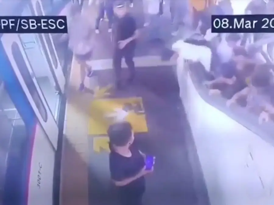 WATCH | 10 people injured as escalator glitch throws them off in Philippines
