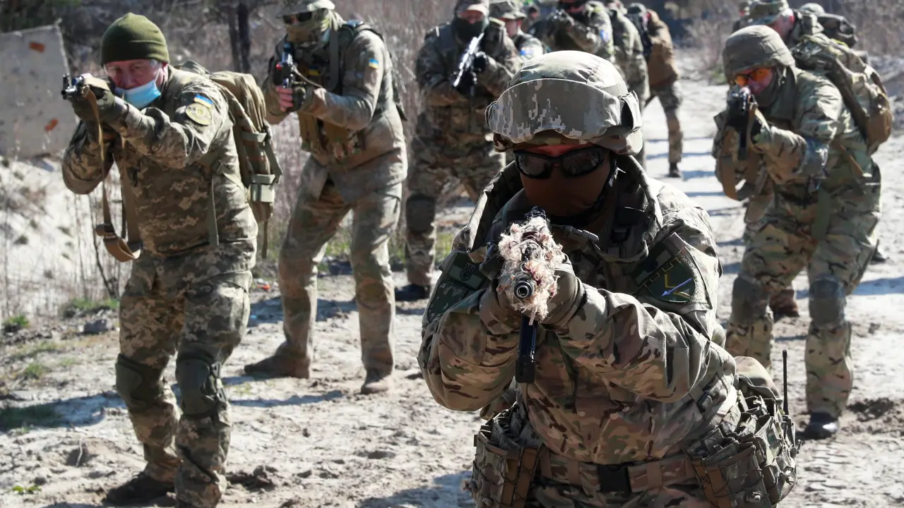 Ukraine war: Three high-ranking Ukrainian Army officers detained over alleged inaction to halt Russian offensive Ukraine war: Three high-ranking Ukrainian Army officers detained over alleged inaction to halt Russian offensive