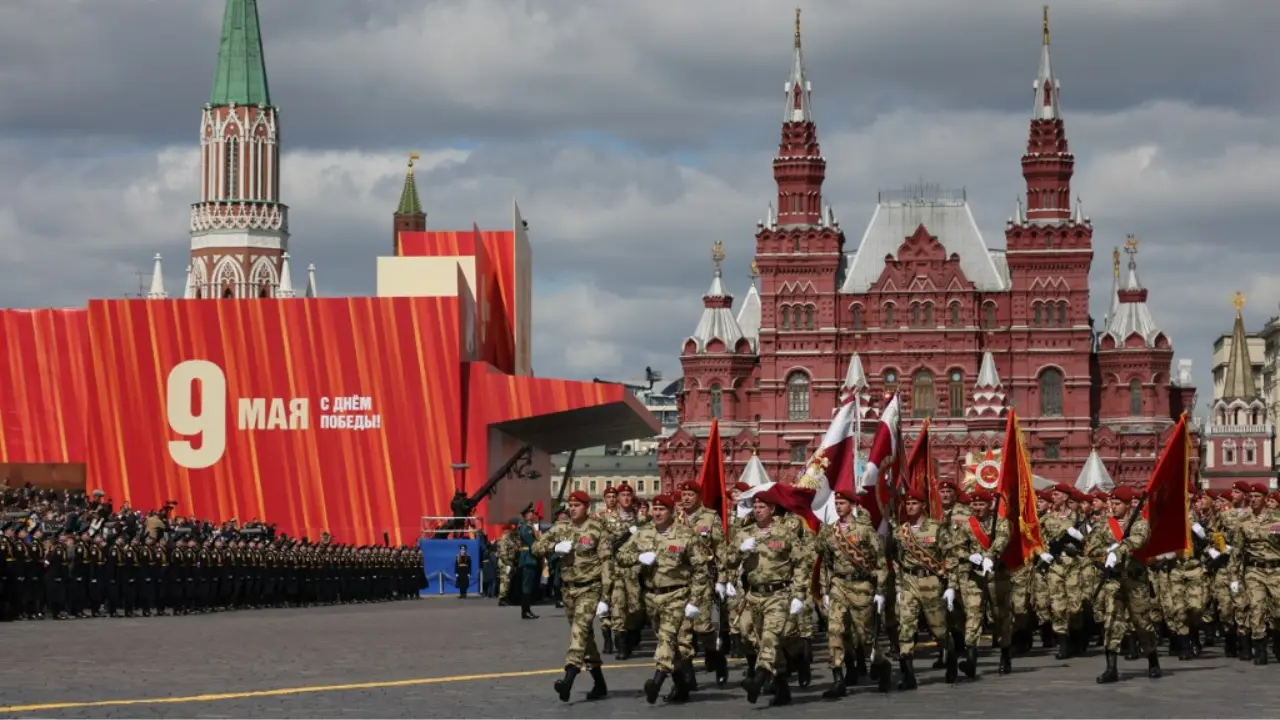 Putin hails troops fighting in Ukraine as foreign leaders attend parade Putin hails troops fighting in Ukraine as foreign leaders attend parade