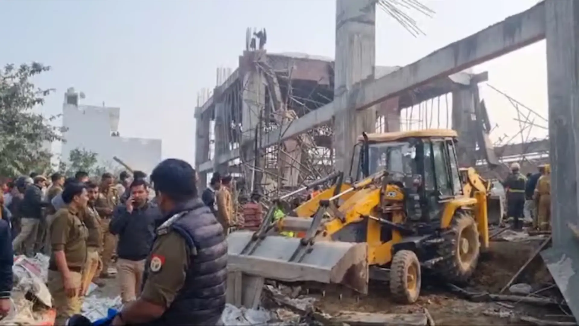 India: Railway station's roof collapses in UP's Kannauj, 40 feared trapped India: Railway station's roof collapses in UP's Kannauj, 40 feared trapped