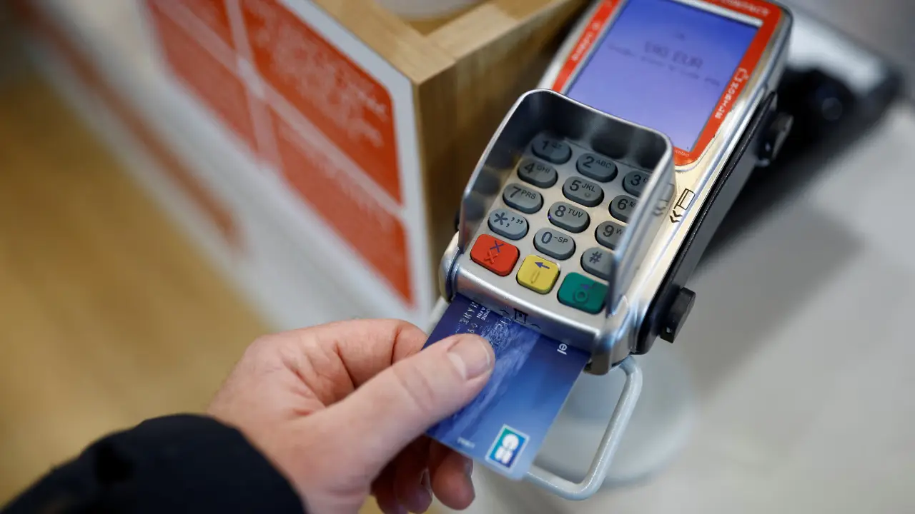Delhi-based CA flags credit card overuse by India's middle class as defaults jump by 28%