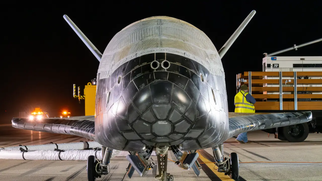Spaceplane secretly launched by SpaceX returns after 434 days. What did it do? Spaceplane secretly launched by SpaceX returns after 434 days. What did it do?