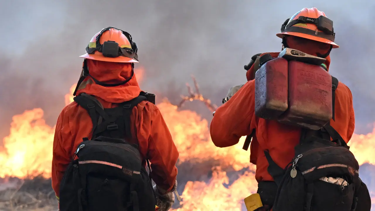 New Los Angeles wildfire forces thousands, including 500 inmates, to evacuate New Los Angeles wildfire forces thousands, including 500 inmates, to evacuate