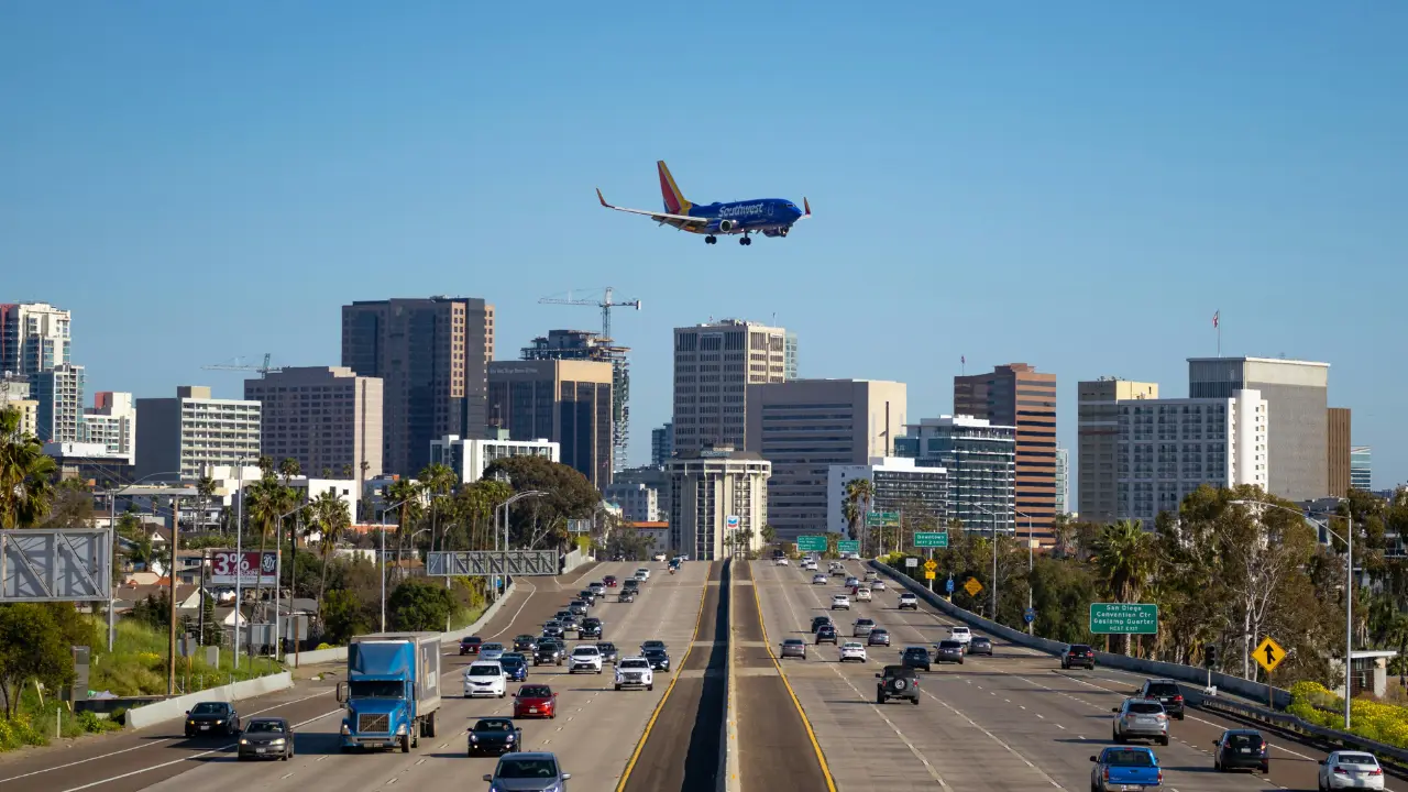 Southwest flight crew confuse taxiway for runway at Florida airport, almost fly off Southwest flight crew confuse taxiway for runway at Florida airport, almost fly off