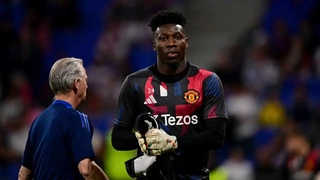 Manchester United’s Zirkzee throws support behind keeper Andre Onana over ‘ridiculous criticism’
