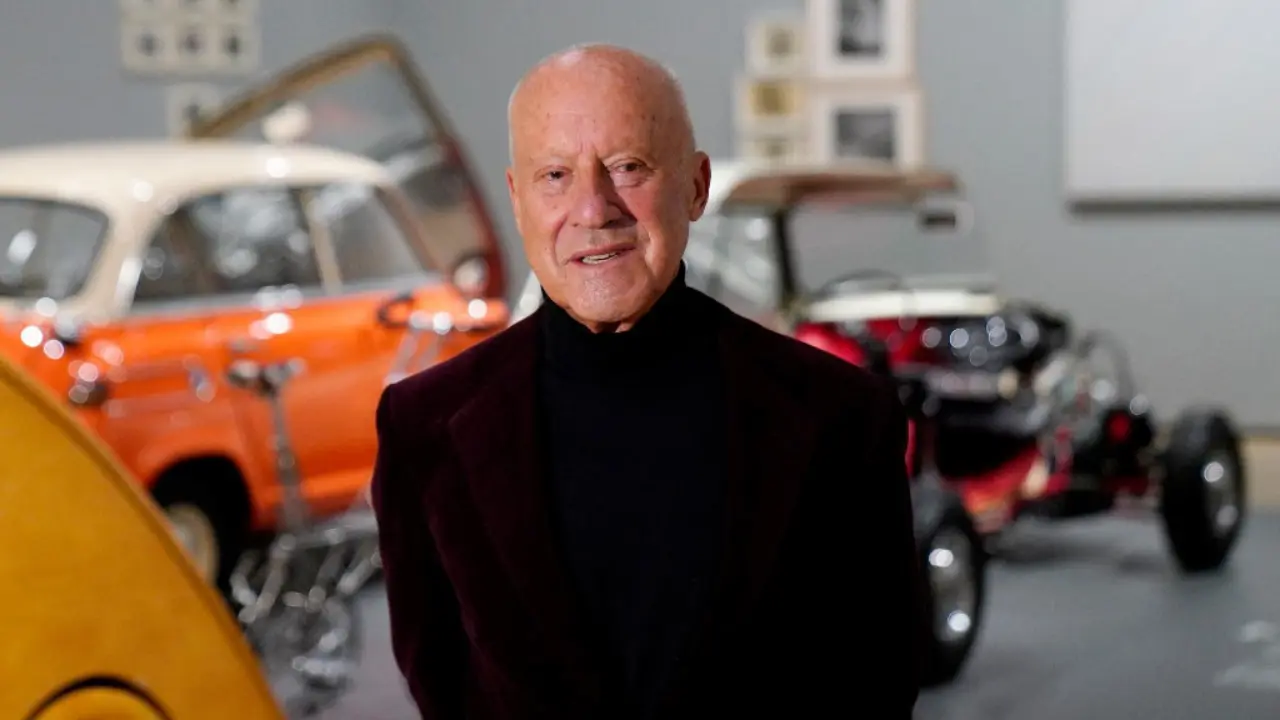 Meet Norman Foster, architect of Manchester United's new state-of-the-art stadium Meet Norman Foster, architect of Manchester United's new state-of-the-art stadium