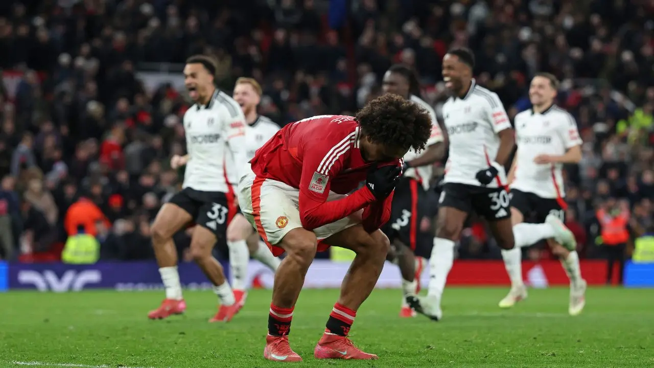 Holders Manchester United crash out of FA Cup as Fulham win shoot-out Holders Manchester United crash out of FA Cup as Fulham win shoot-out