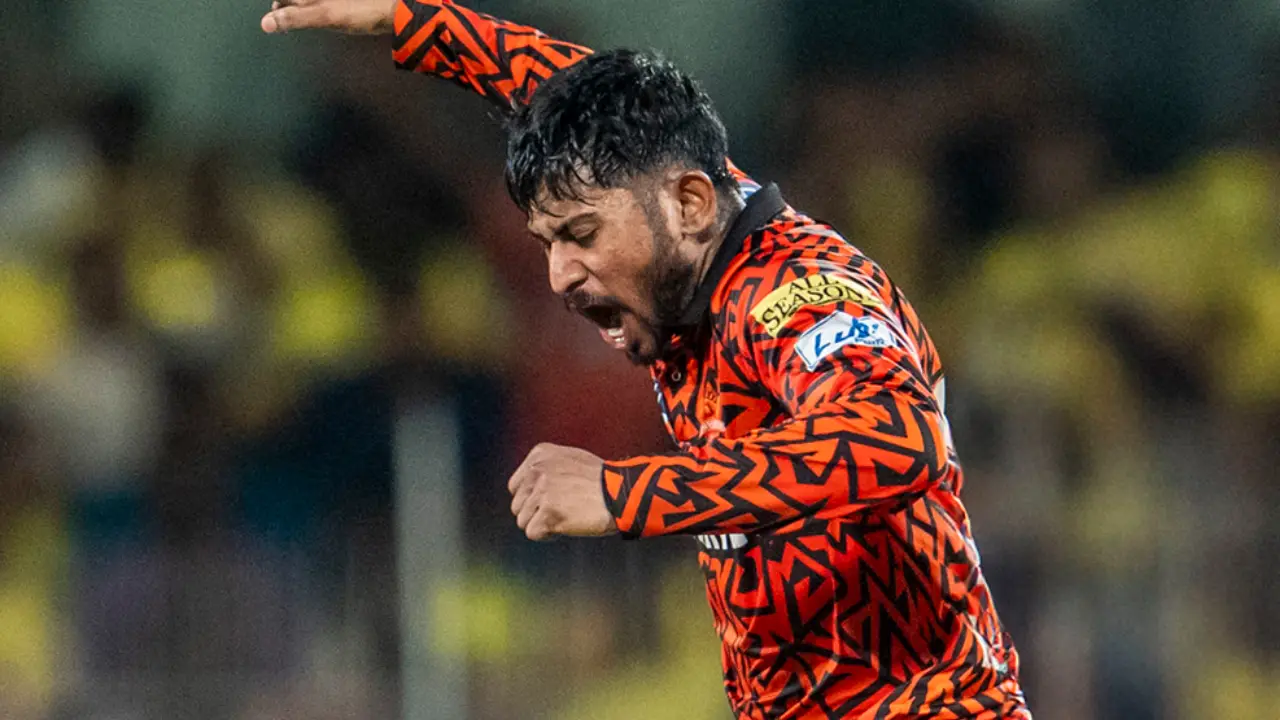 IPL 2025: Kamindu Mendis clutches 'catch of the tournament' to dismiss Dewald Brevis - WATCH IPL 2025: Kamindu Mendis clutches 'catch of the tournament' to dismiss Dewald Brevis - WATCH