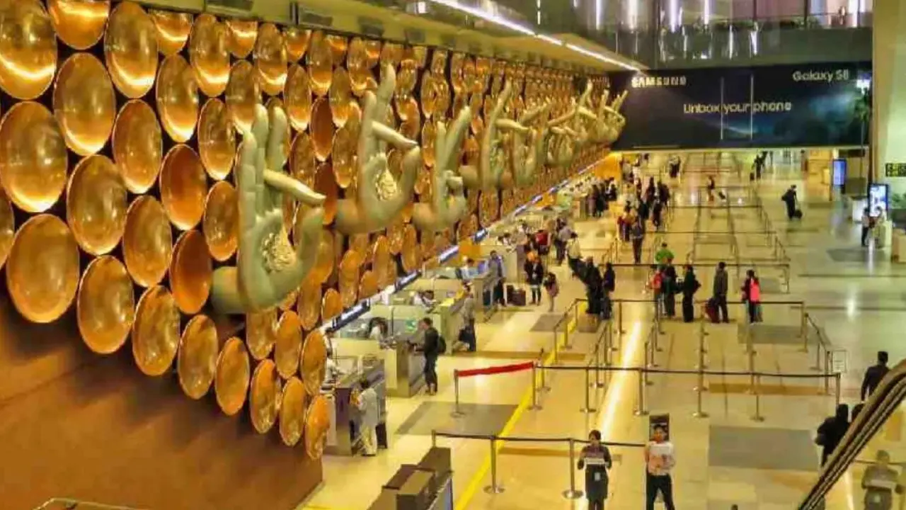 ‘Average delay' of 24 minutes obstruct 250 flights at IGI airport, passengers frustrated ‘Average delay' of 24 minutes obstruct 250 flights at IGI airport, passengers frustrated