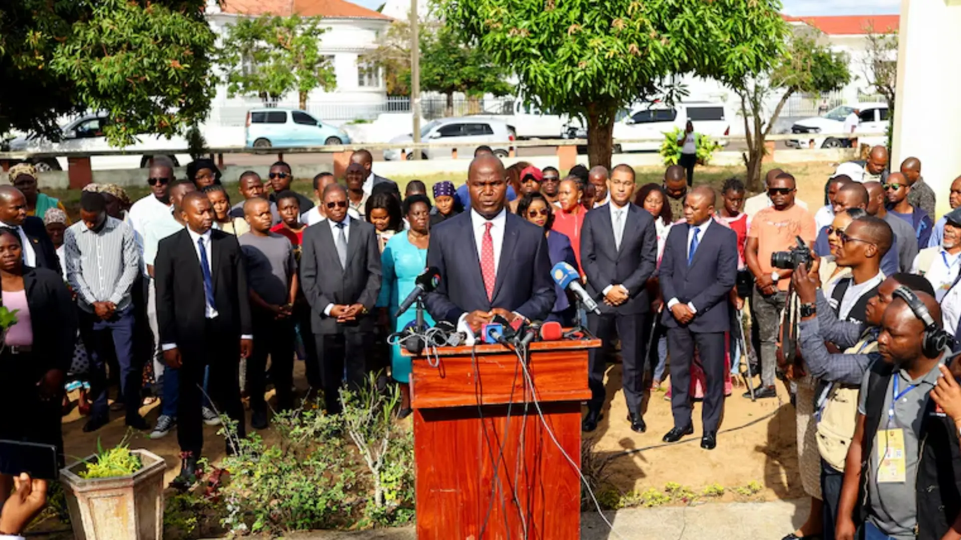 Mozambique's Daniel Chapo sworn in as new president post-election unrest Mozambique's Daniel Chapo sworn in as new president post-election unrest