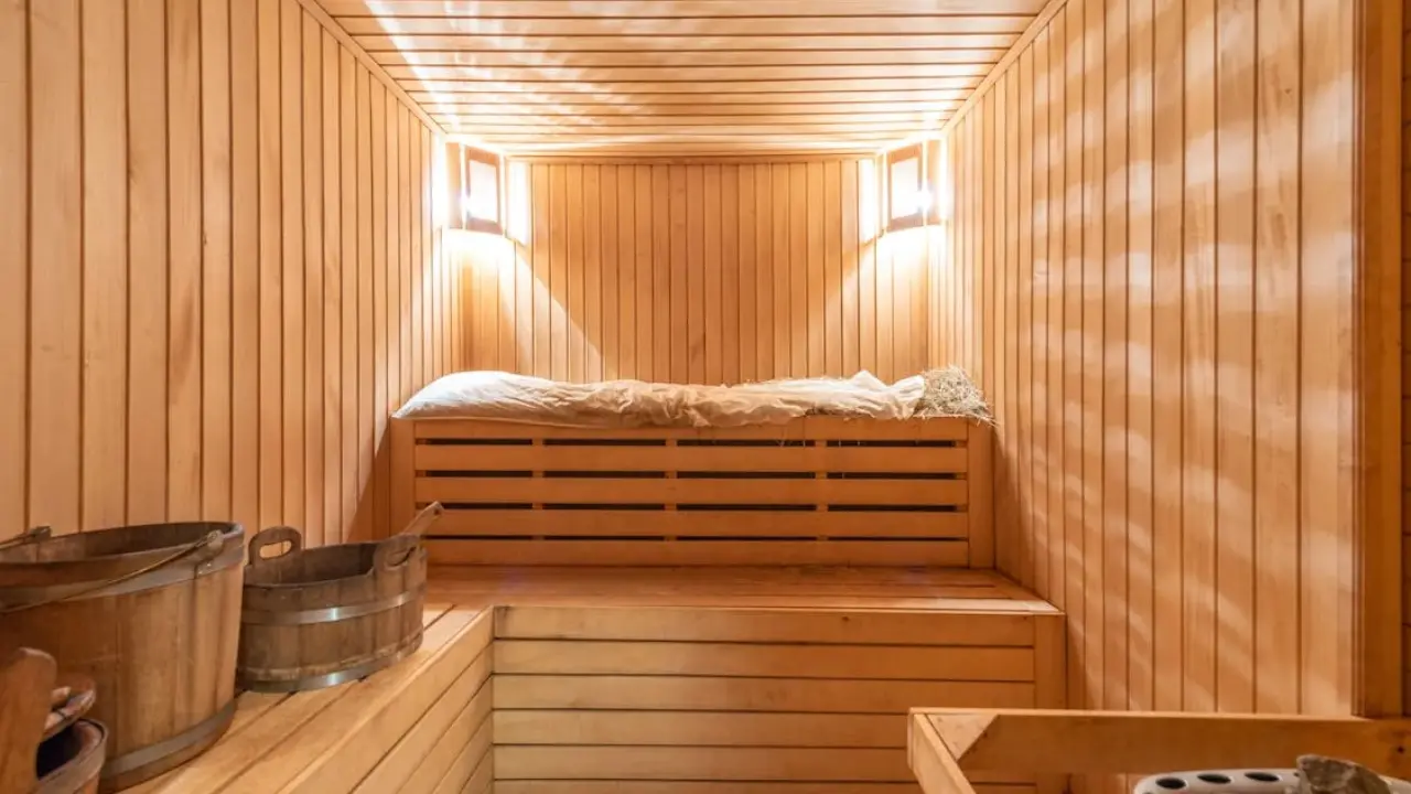 UK woman hospitalised with severe heatstroke after using sauna. Here's what happened UK woman hospitalised with severe heatstroke after using sauna. Here's what happened
