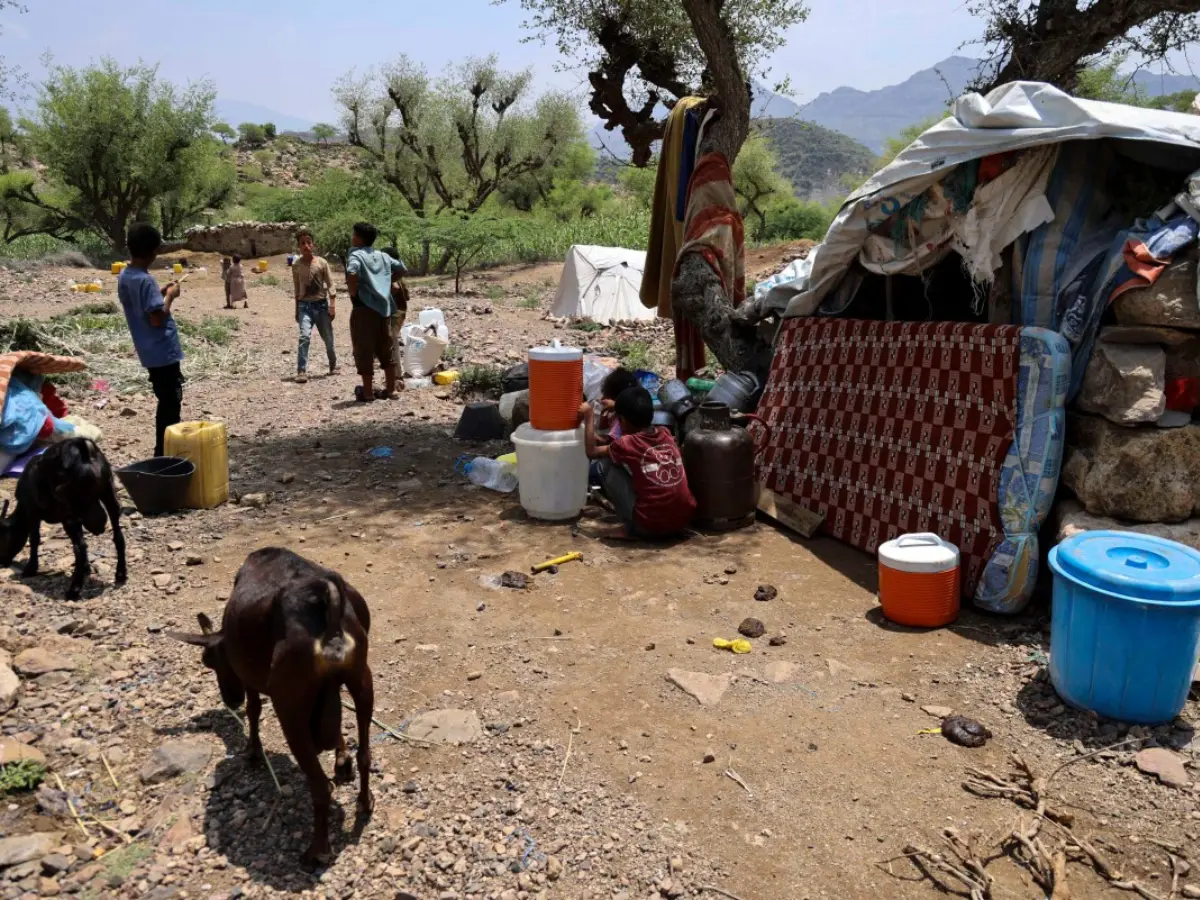 Death toll crosses 300 in Yemen as Houthi offensive forces thousands to abandon homes Death toll crosses 300 in Yemen as Houthi offensive forces thousands to abandon homes