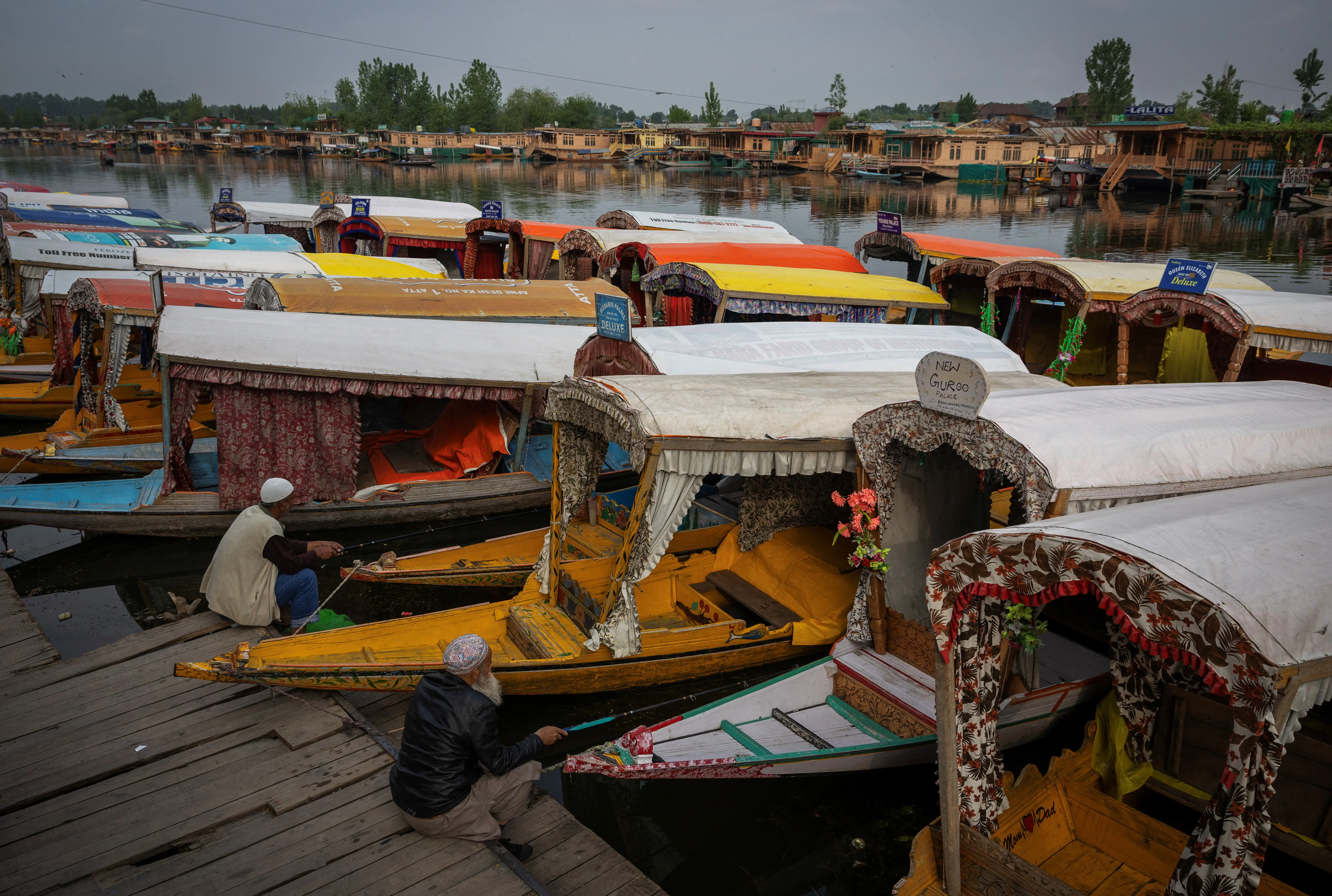 Kashmir left high and dry as tourism collapses amid India-Pakistan tensions