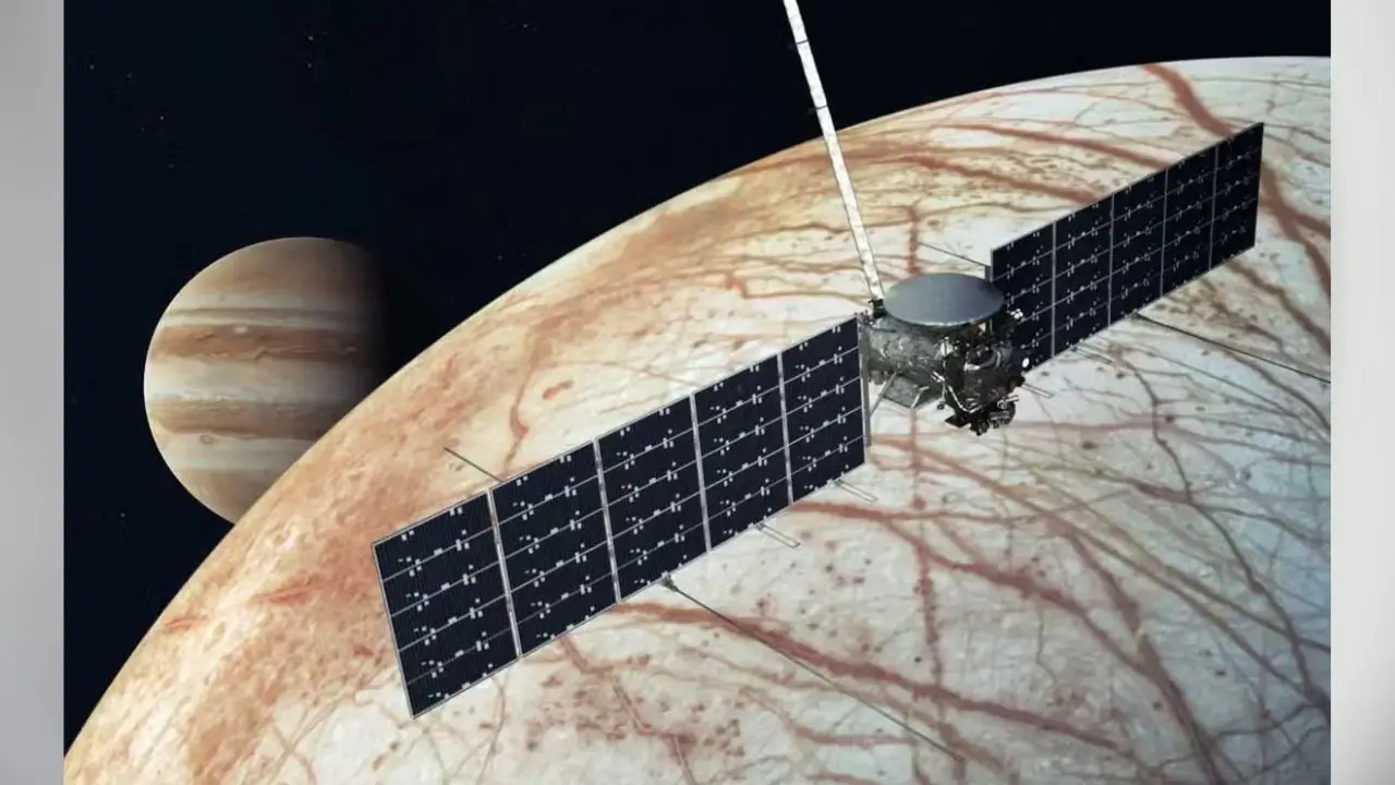 2. Europa Clipper (NASA)