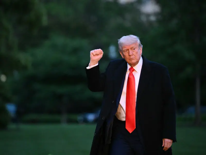 Trump hosts crypto gala, drawing praise, protests, and ethics concerns Trump hosts crypto gala, drawing praise, protests, and ethics concerns