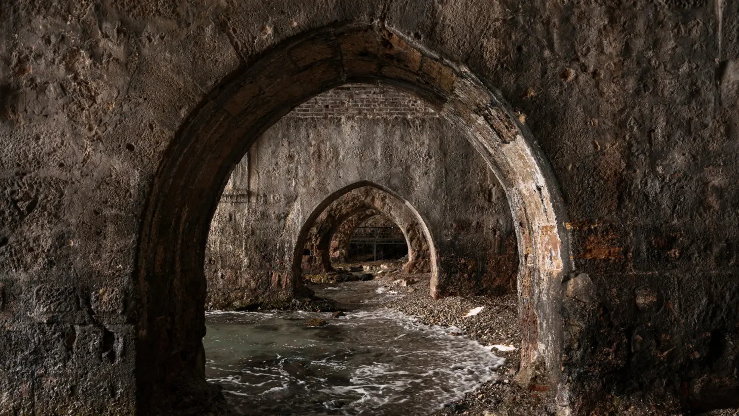 Secret tunnels seen only in Leonardo da Vinci's painting have been discovered under an ancient Italian castle Secret tunnels seen only in Leonardo da Vinci's painting have been discovered under an ancient Italian castle