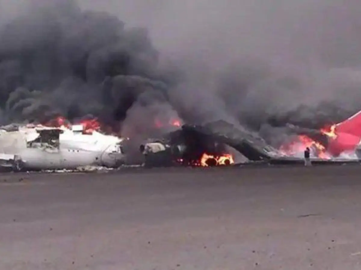 Israel hit Sanaa international airport in Yemen AGAIN, last plane used by Houthis destroyed - Video Israel hit Sanaa international airport in Yemen AGAIN, last plane used by Houthis destroyed - Video