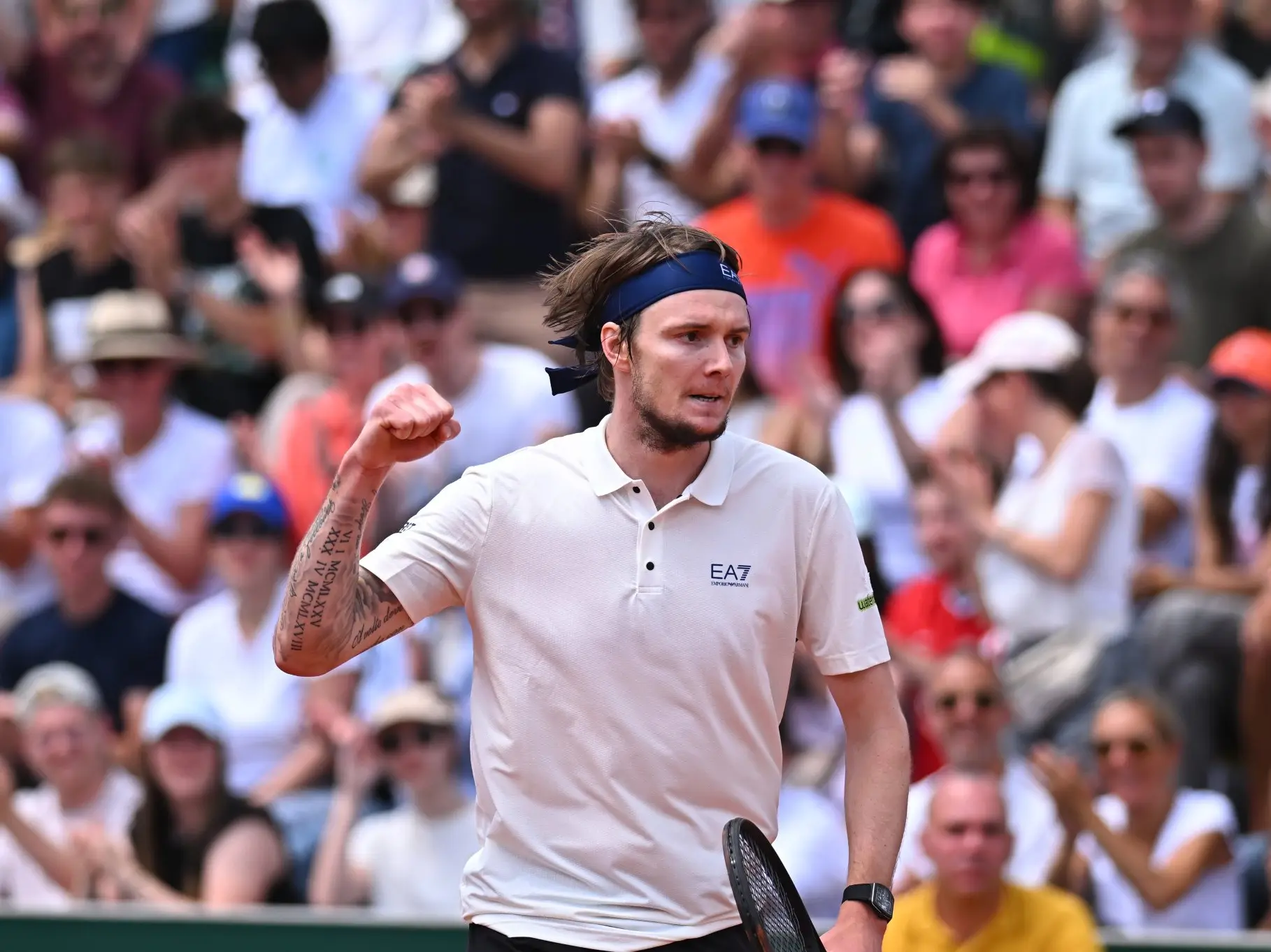 French Open 2025 | Bublik's tweener against de Mianur to win fourth set highlights his come-from-behind win in five-set thriller - WATCH French Open 2025 | Bublik's tweener against de Mianur to win fourth set highlights his come-from-behind win in five-set thriller - WATCH