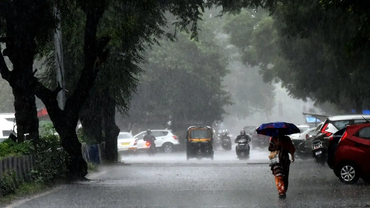 IMD issues orange alert for Delhi; red alert, heavy rainfall warning sounded for Kerala | Weather forecast here
