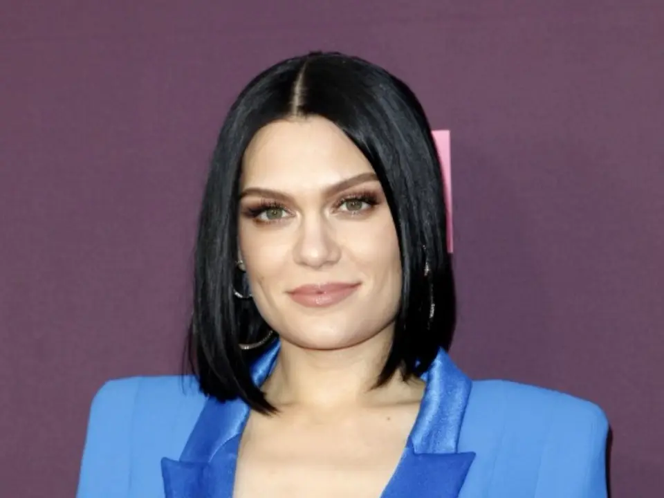 Jessie J breaks down amid her Breast Cancer battle, shares health update Jessie J breaks down amid her Breast Cancer battle, shares health update