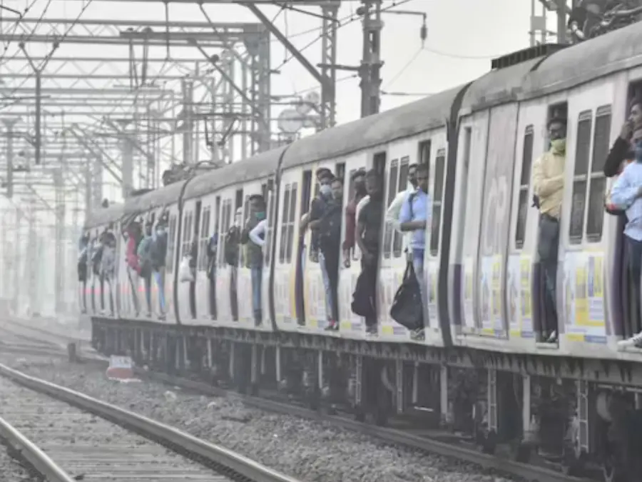 Mumbai train mishap: Maharashtra government announces INR 500,000 ex gratia to kin of 4 deceased