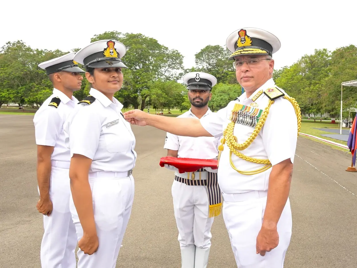 Indian Navy gets its 2nd woman chopper pilot—Sub Lt Siddhi Dubey Indian Navy gets its 2nd woman chopper pilot—Sub Lt Siddhi Dubey