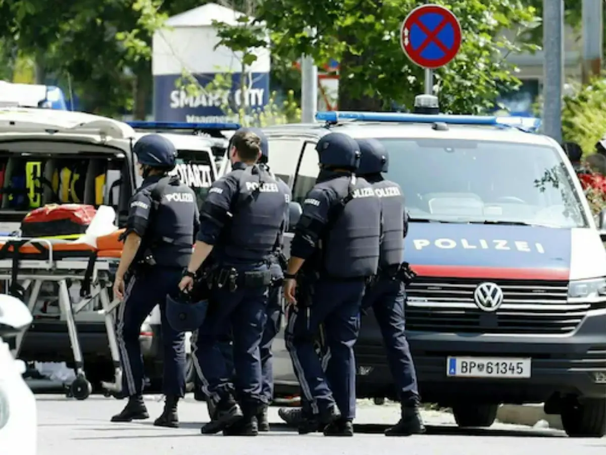 Austria school shooting leaves 10 dead, suspect reported to be a student who was 'bullied' Austria school shooting leaves 10 dead, suspect reported to be a student who was 'bullied'