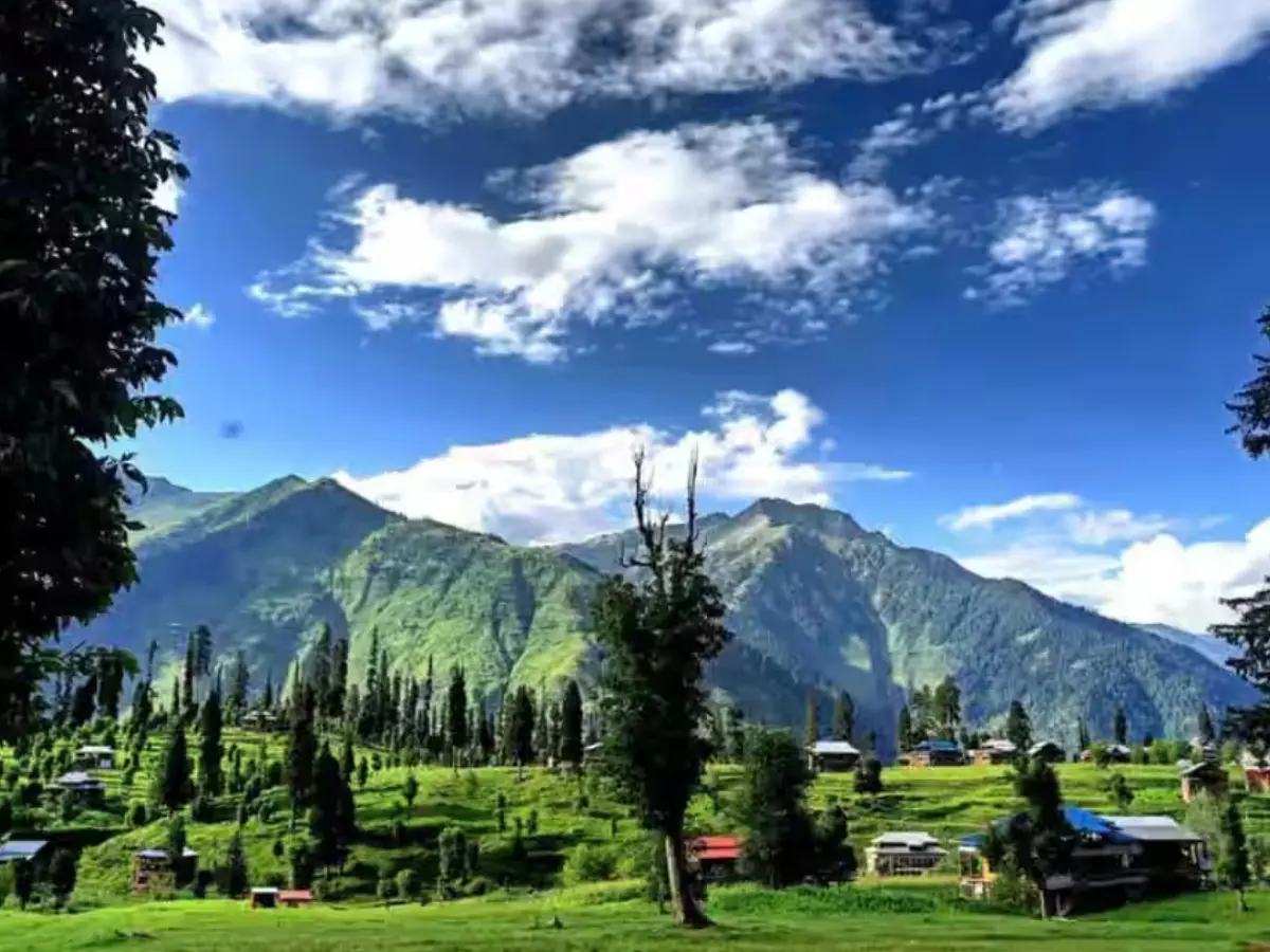 Heatwave in Kashmir: Children advised to stay indoors as temperatures soar in J&K