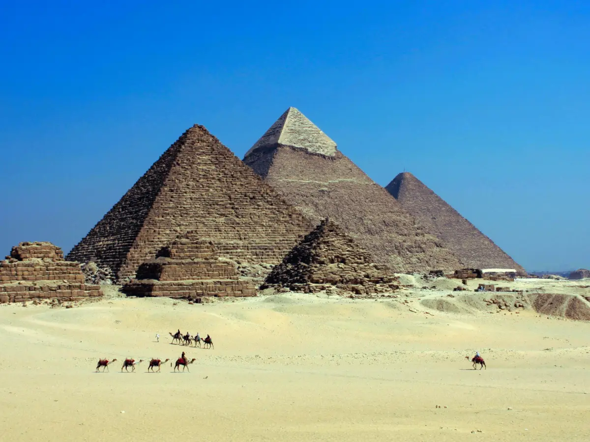 Another lost city detected under Egyptian pyramid by scientists who found Khafre cylinders. 'Bu****it', says expert