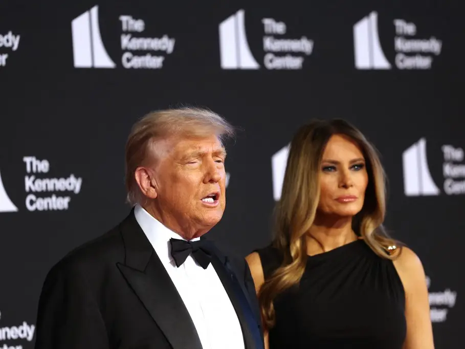 Donald Trump cheered, jeered at 'Les Miserables' debut in Washington Donald Trump cheered, jeered at 'Les Miserables' debut in Washington