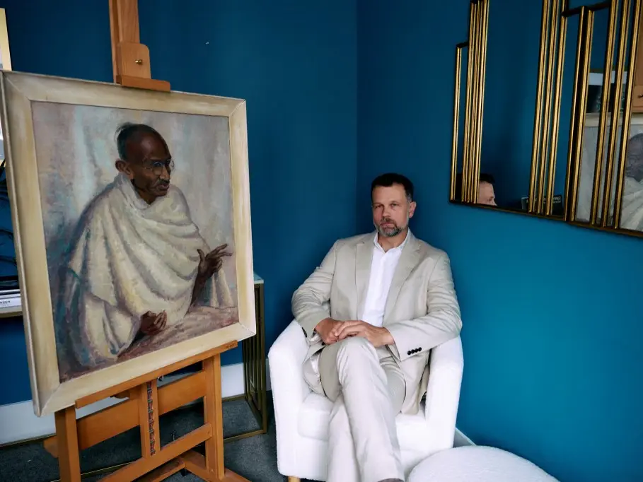 Rare oil painting of Mahatma Gandhi—probably the only one he sat for—to be auctioned for THIS whopping amount Rare oil painting of Mahatma Gandhi—probably the only one he sat for—to be auctioned for THIS whopping amount