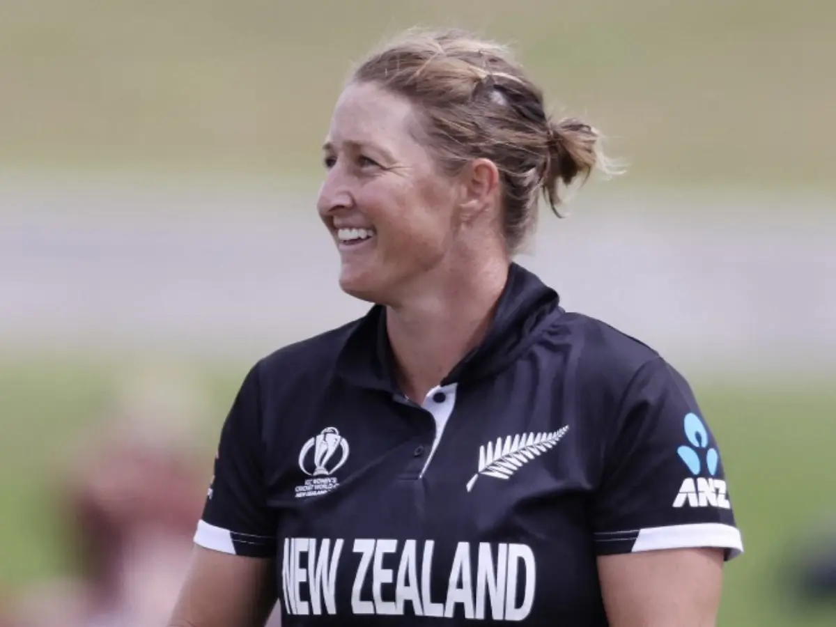 Sophie Devine to retire from ODIs after World Cup, says 'right time for me to start stepping away' Sophie Devine to retire from ODIs after World Cup, says 'right time for me to start stepping away'