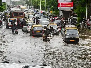 Maharashtra rivers are breaching danger mark due heavy rains, IMD issues red and orange alert Maharashtra rivers are breaching danger mark due heavy rains, IMD issues red and orange alert