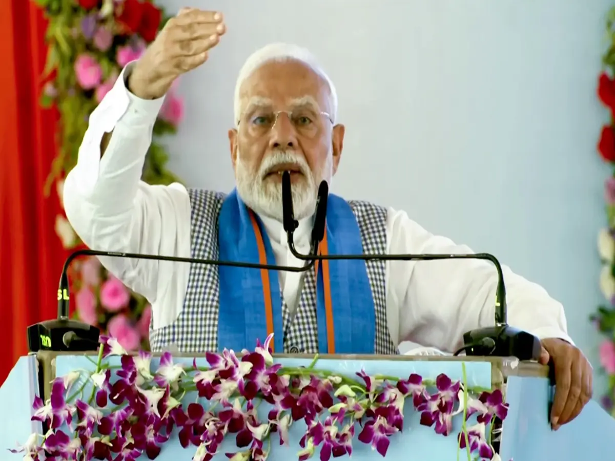 PM Modi hits out at RJD, Congress with 'jungle raj' dig at rally in Siwan, calls them anti-Bihar